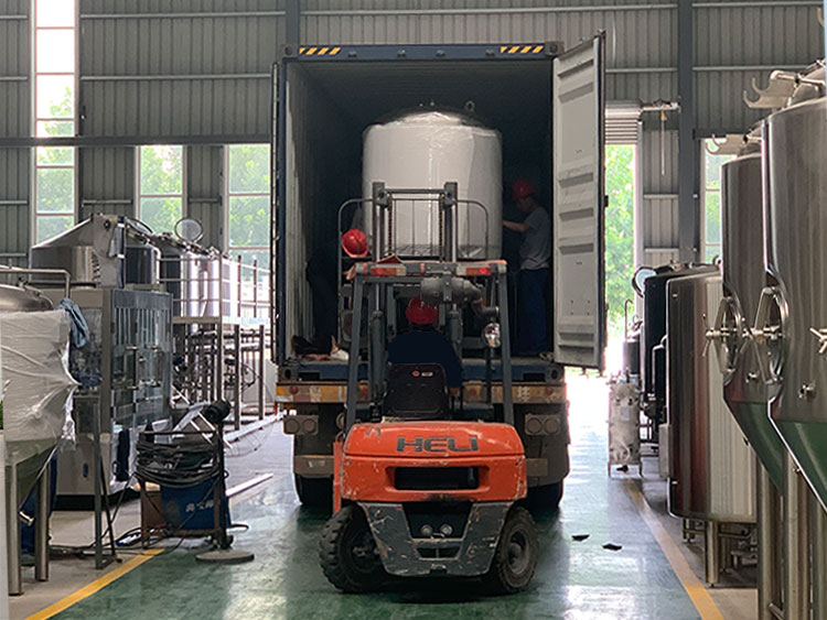 赫尔曼10吨啤酒发酵设备发货俄罗斯代理商